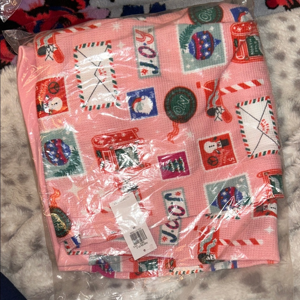 Old Navy Pink Holiday Print Pajama Set
